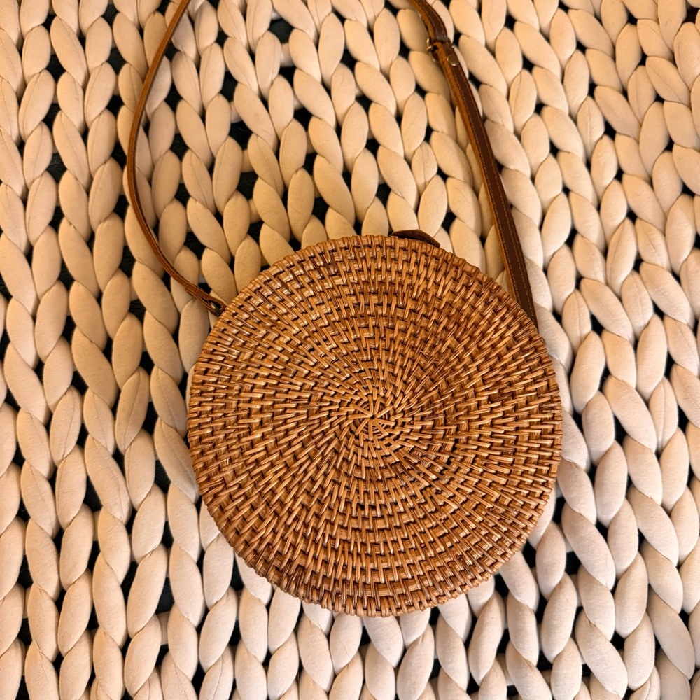 Round Woven Straw Crossbody Bag in Brown